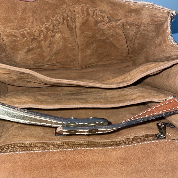 Beautiful Patricia Nash Gold embossed accordion crossbody bag - Picture 11 of 13